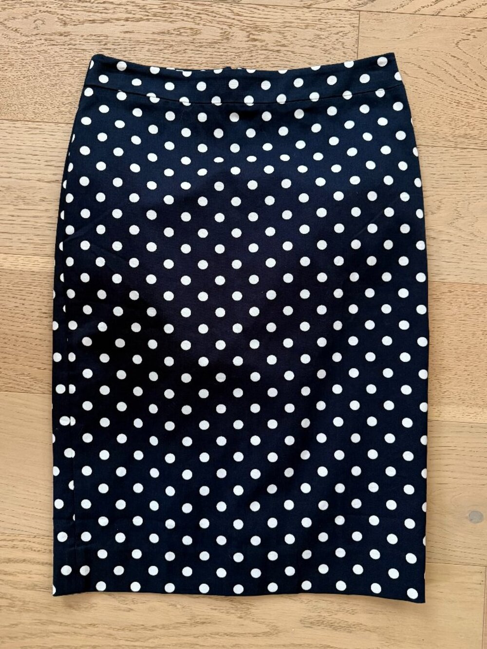 NWT J.Crew Polka Dot Pencil Skirt, Size 4, Lots of stretch!!
